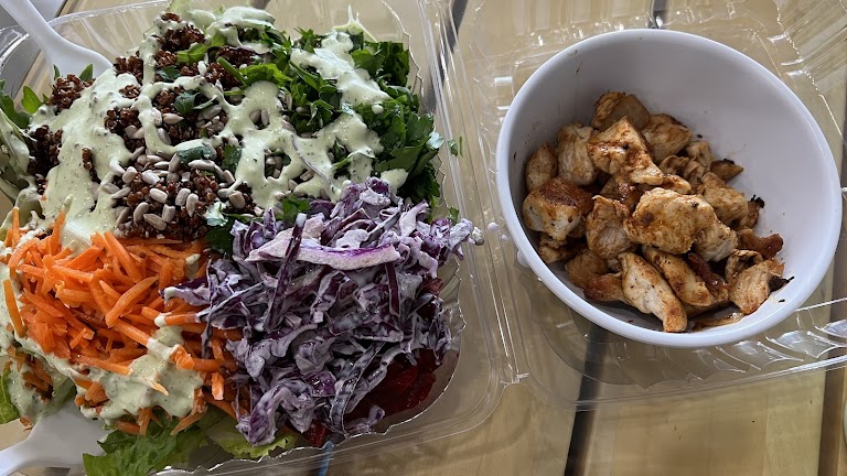 Mediterranean Salad with Grilled Chicken at Salateam