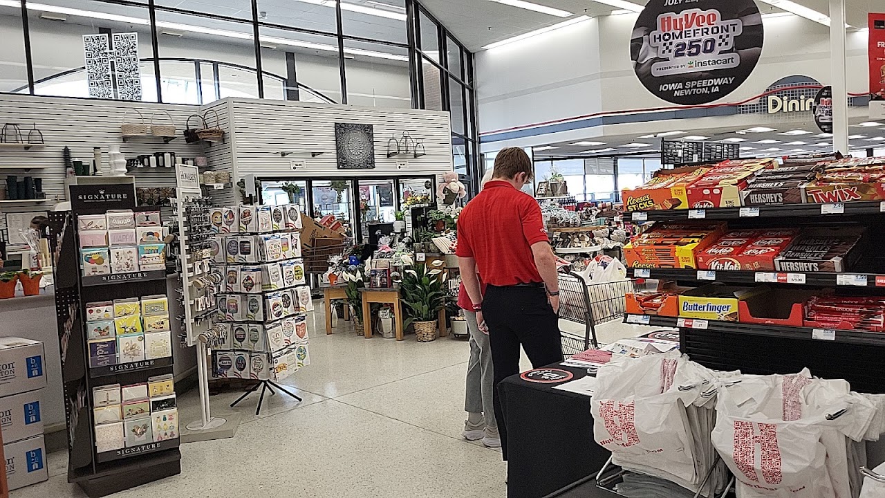 Hy-Vee Grocery Store photo 10